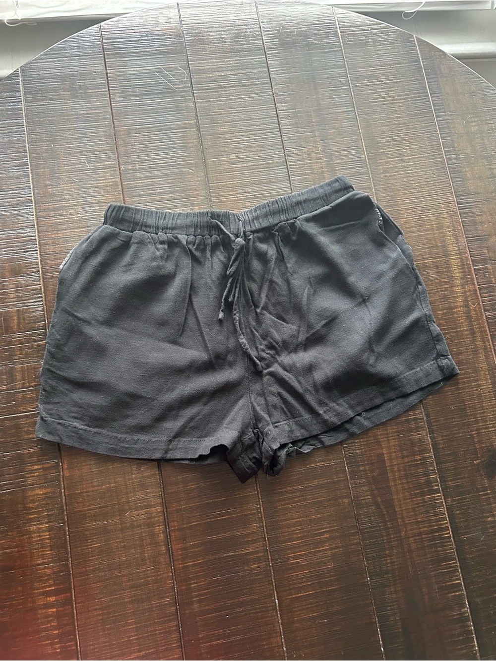 Black women’s Forever 21 flowy shorts